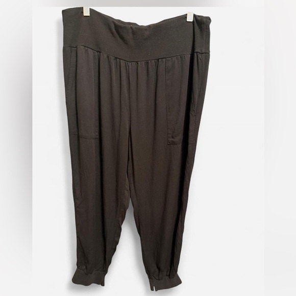 Elegant Black Women's Pants - Picture 4 of 7